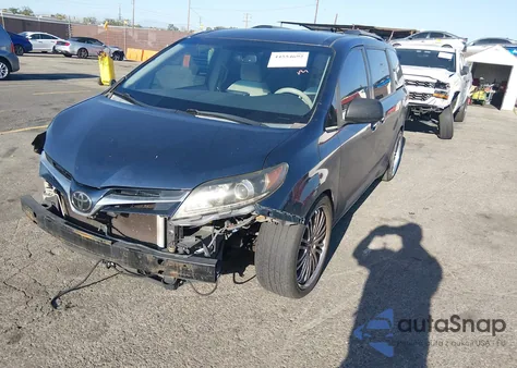2014 Toyota Sienna Le V6 8 Passenger z USA, uszkodzony, nr VIN 5TDKK3DCXES492274